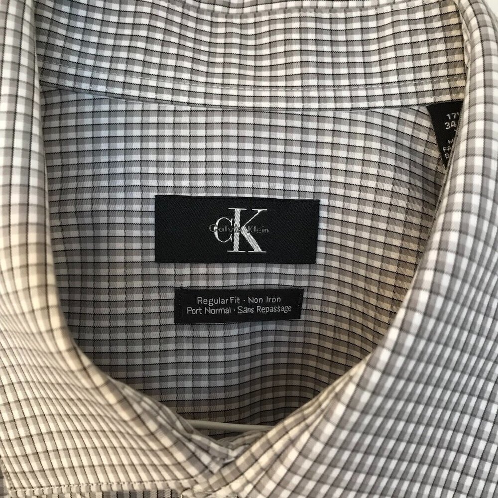 Calvin Klein EUC Men's Regular Fit Non -Iron Dress Shirt 100% cotton  17.5 34/35